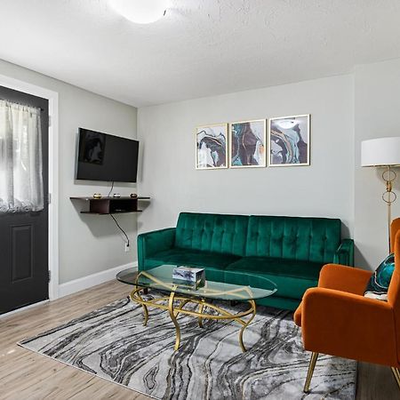One Bedroom Apartment Moncton North ! Kültér fotó