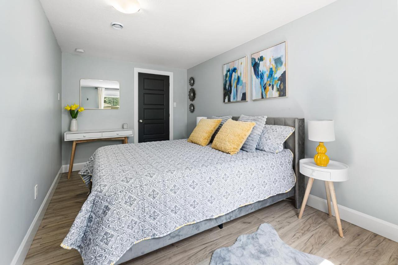One Bedroom Apartment Moncton North ! Kültér fotó