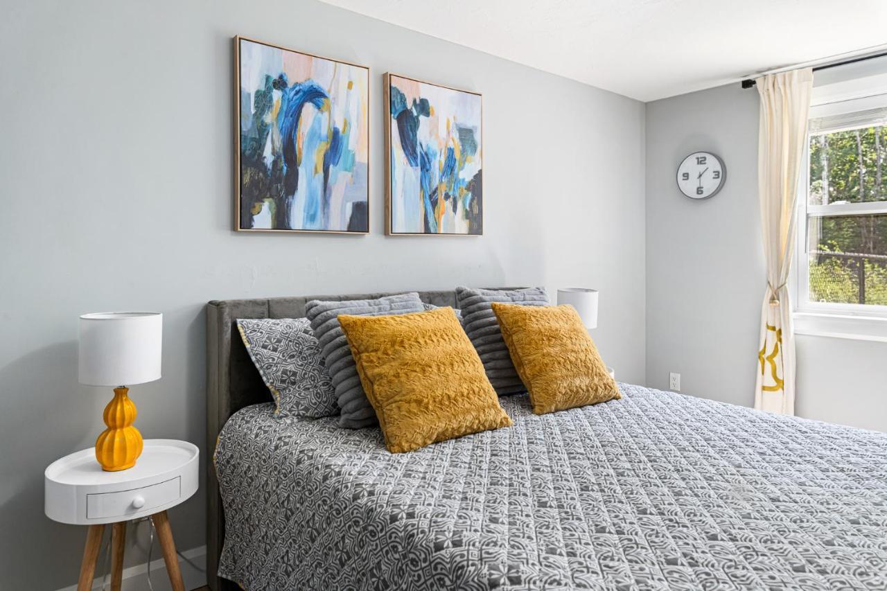 One Bedroom Apartment Moncton North ! Kültér fotó