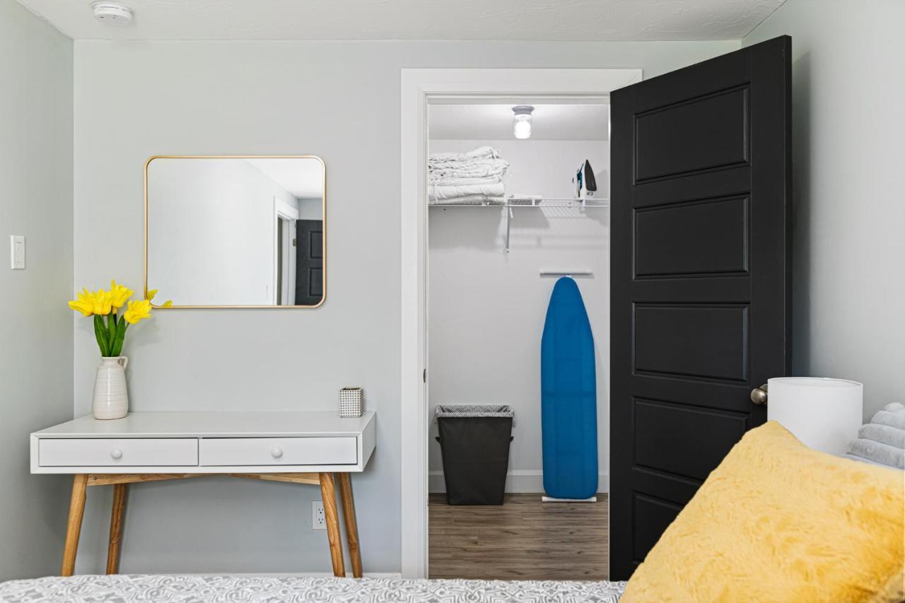 One Bedroom Apartment Moncton North ! Kültér fotó