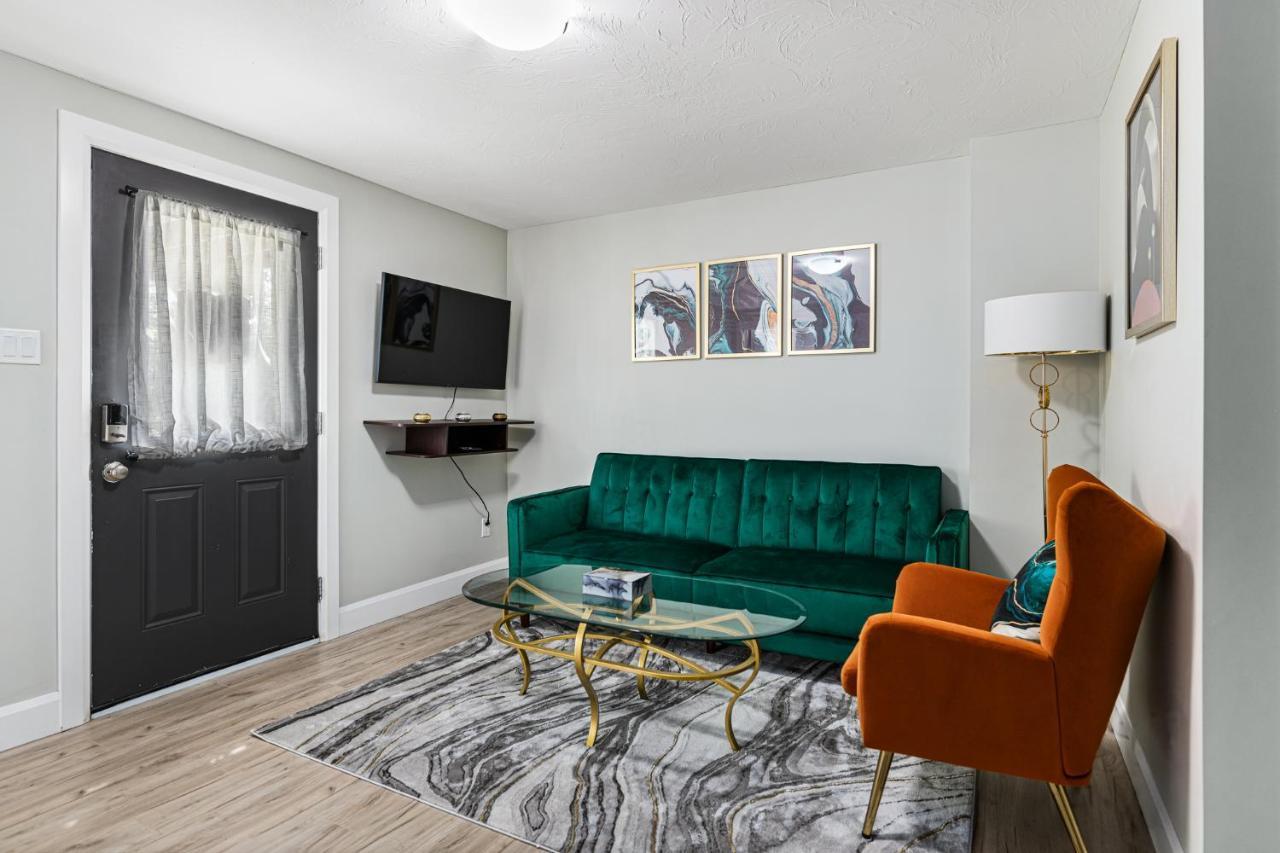 One Bedroom Apartment Moncton North ! Kültér fotó